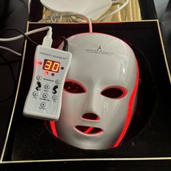 LED Light Face Mask With Multicolor Options 