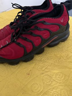 Red/black vapormaxz 9.5