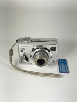Sony Cyber-shot DSC-W7 Silver 7.2MP Digital Camera with 512MB Memory - WORKING