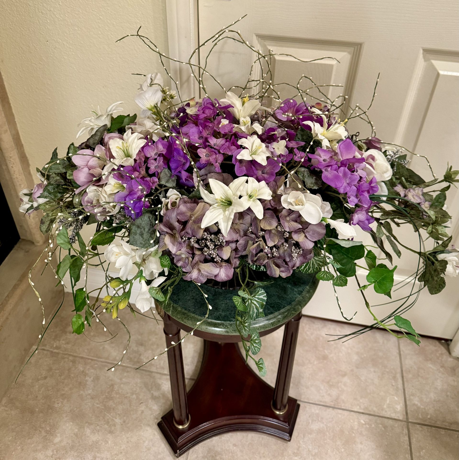 GORGEOUS FLOWER ARRANGEMENT