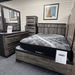 Queen/King Bedroom Set. 🚚WE DELIVER🚚