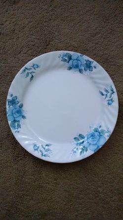 4 Corelle Dinner Plates