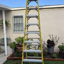 escalera de 10 pies de doble subida de fibra de vidrio perfectas condiciones $175 cada una casi nueva