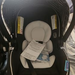 2 Graco Snugride 35 Infant Car Seat