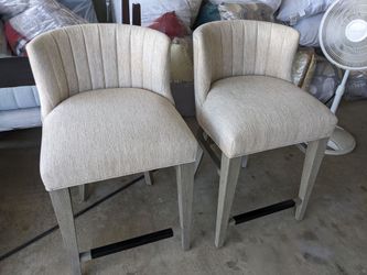 Pair of new Riverside Cascade 24" counter stools