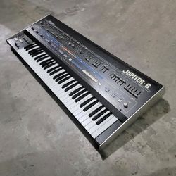 Roland Jupiter-6 Synthesizer 