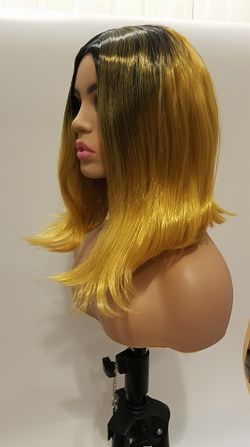 Short Gold Straight Wig