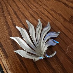 Vtg Signed CROWN TRIFARI BRUSHED SILVER TONE LEAF BROOCH