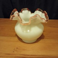 Fenton Pink Laced Ruffled Vase