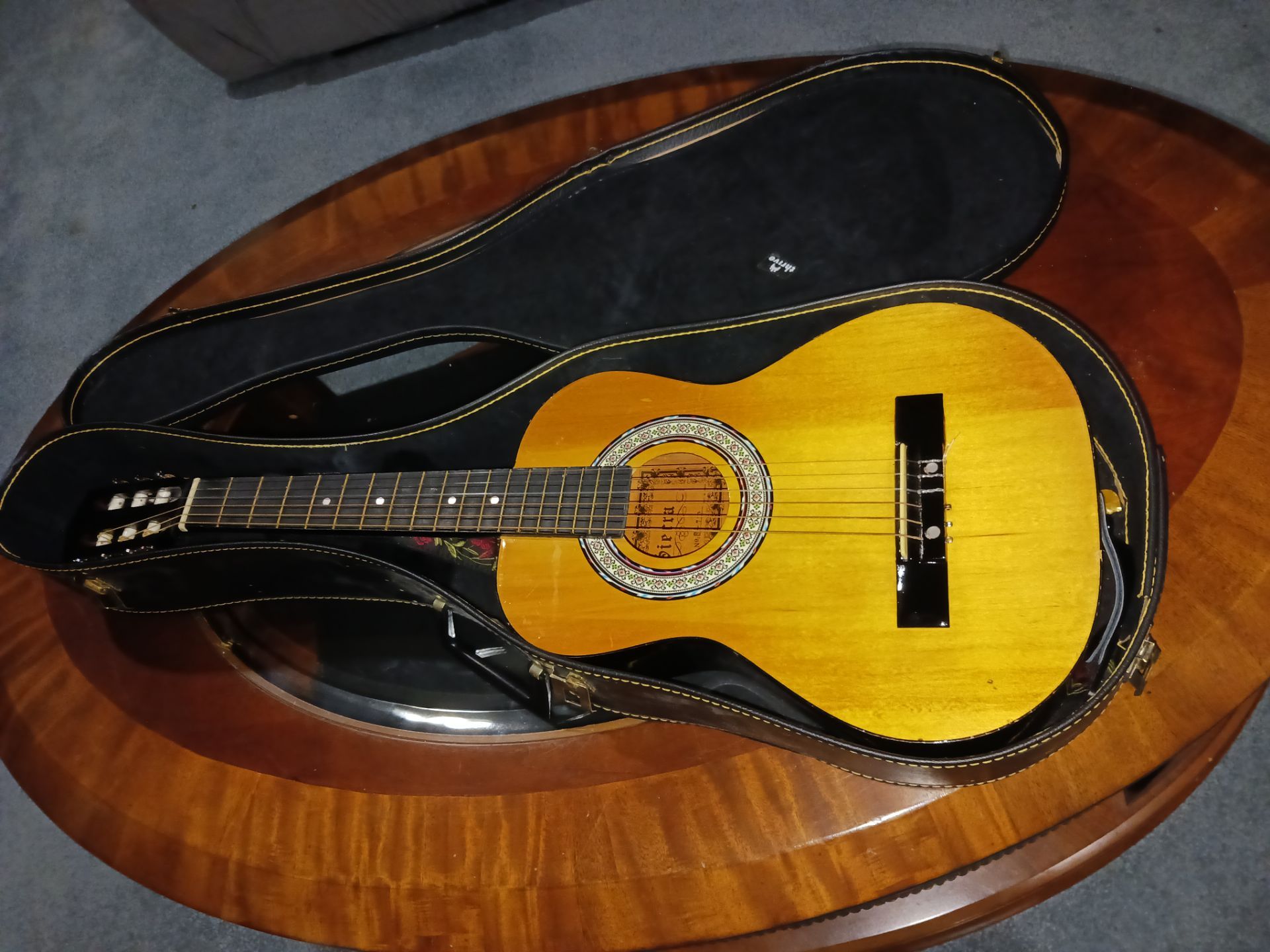 Acoustic guitar Sierra model no. S-712