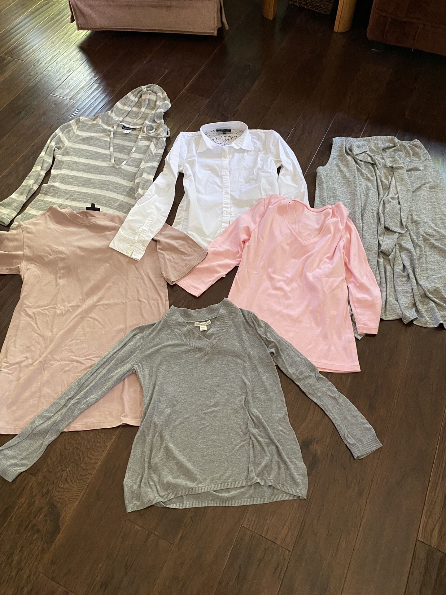 Women’s assorted size small (6-8) clothes