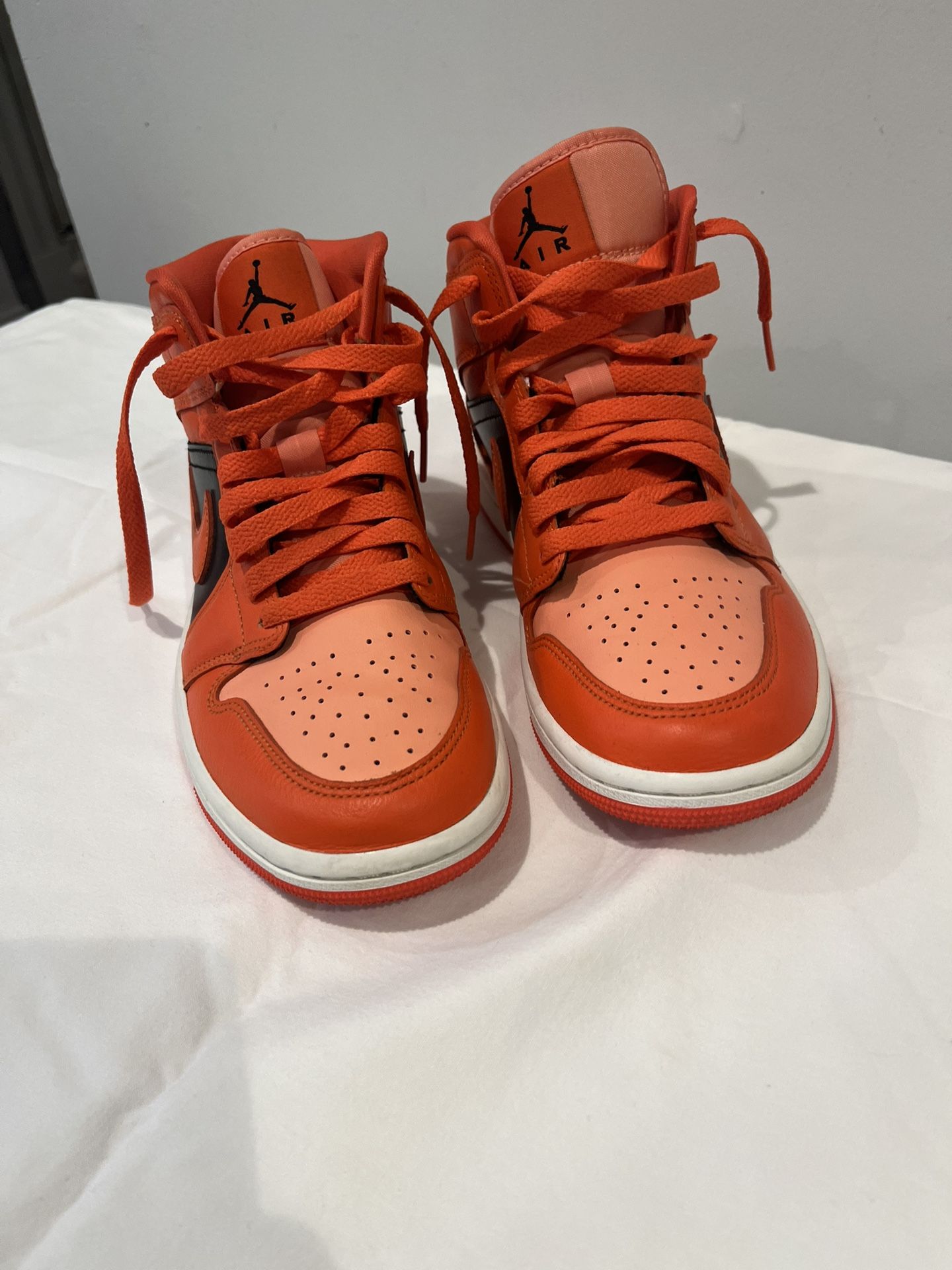 Nike Air Jordan 1 Mid Coral Chalk (Size 6.5)