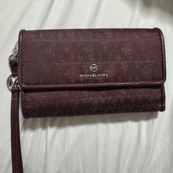 Michael Kors Trifold Wallet/clutch