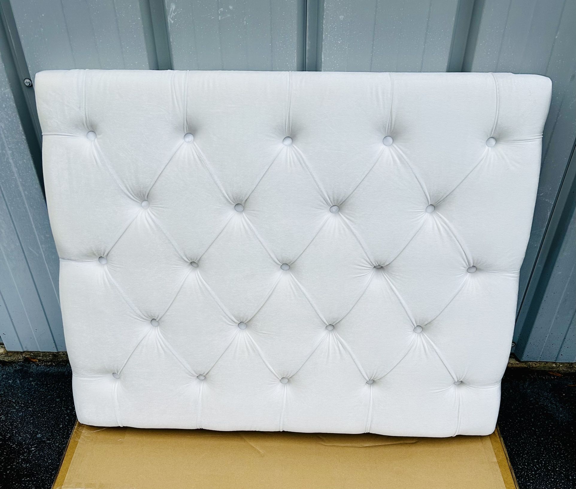 New in Box Tufted White Velvet Plush College/Dorm Twin Size Headboard For College Dorm Bed