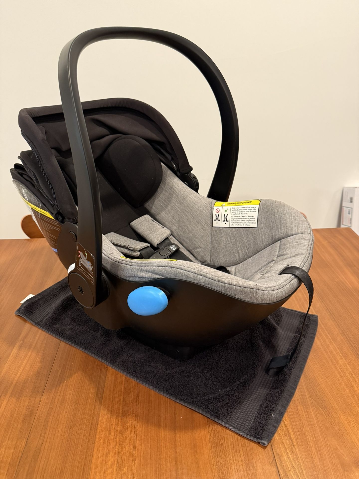 Clek Liing infant car seat