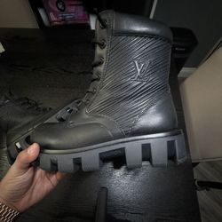 Used 11.5 Men’s LV Checker Ranger Boots 