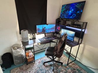 Custom Corsair gaming rig. Includes everything but the desk/chair.