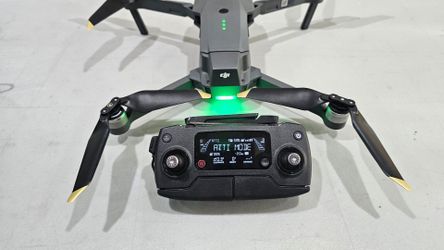 DJI Mavic Pro 4K Drone Bundle - 3 Batteries, Smatree Hard Case, Extra Props & Accessories
