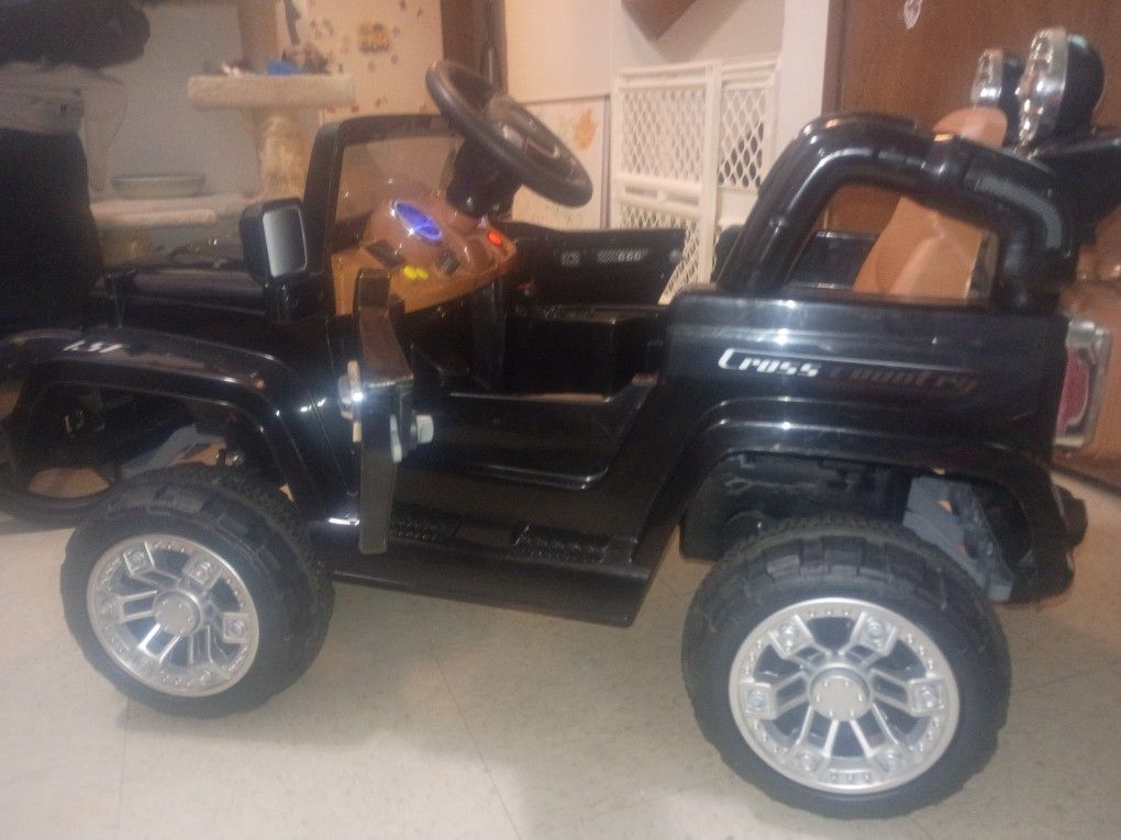 Aosom 12 V Kids Electric Ride -On Toy Car