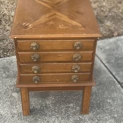 Vintage Mid Century Oak  Side Table With 4 Pull Out Snack tables Solid & heavy. Used in good condition with some cosmetic blemishes. These blemishes a