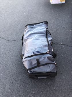 Duffel bag with 2 wheels