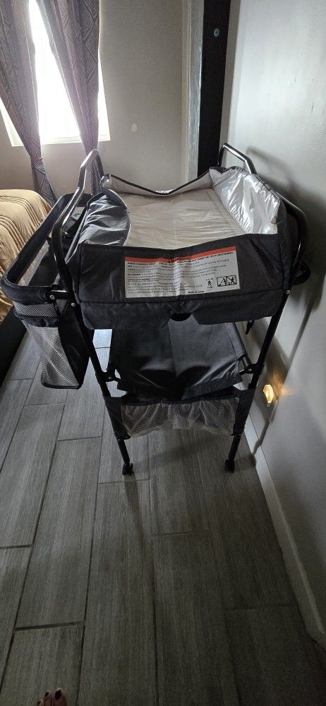 Diapers Station / Para Cambiar Pañales 