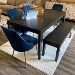 Trishcott Dark Brown Dining Room Set / Dining table and Chairs 