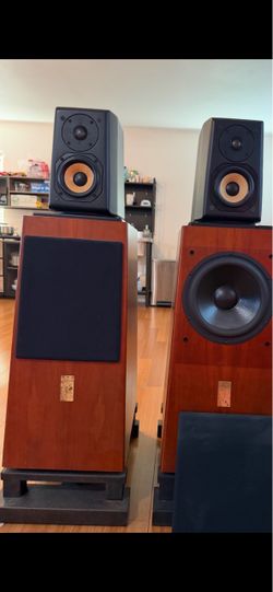 Aerial acoustics 10T