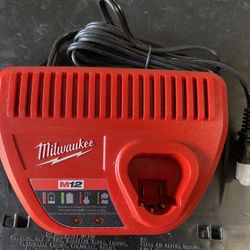 Milwaukee M12 Charger 