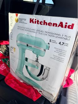 New in box Kitchen Aid Mixer