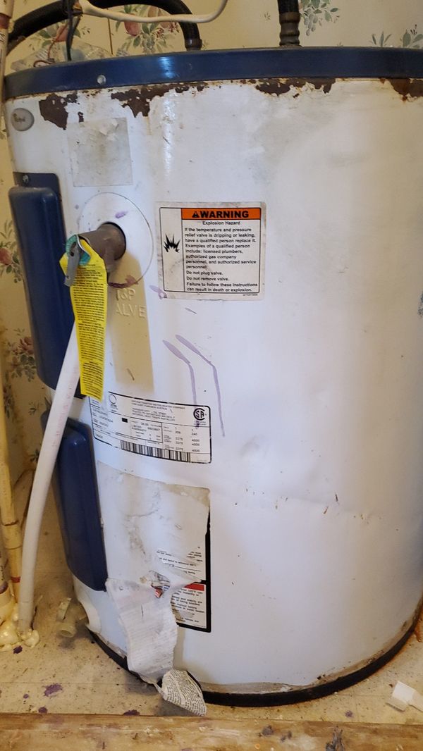 38 Gallon Whirlpool electric Hot water Heater**Works Great! for Sale in
