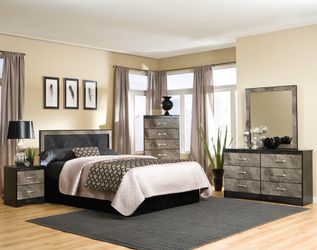 Absolutely gorgeous grey black bedroom set