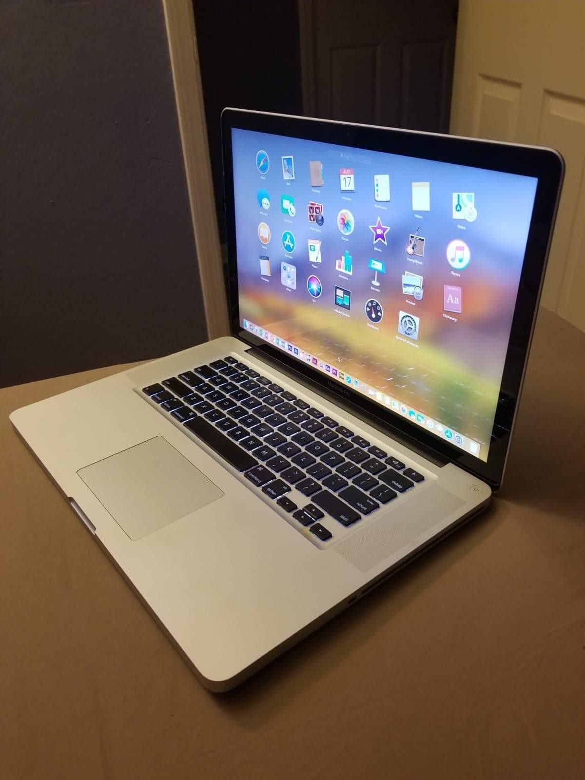 Excelente Laptop Apple Macbook Pro de 15 pulgadas Procesador Intel Core i7 con programas