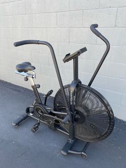 Assault Fitness Air Bike Classic…. Home Gym Fitness…. Great condition…. $450 Price is firm!!!!