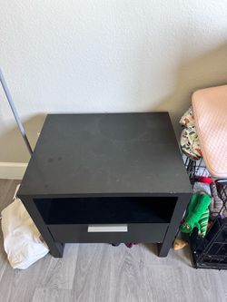 2 black nightstands