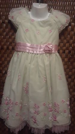 BEAUTIFUL FORMAL DRESS SIZE 5 KIDS
