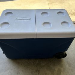 Rubbermaid Blue Wheeled Cooler 