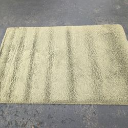 Green Shag Area carpet rug 8ft by 5 1/2 ft good quality smoke free pet free home 