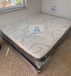 Queen mattress pillow top set with box spring (2pc - new)
