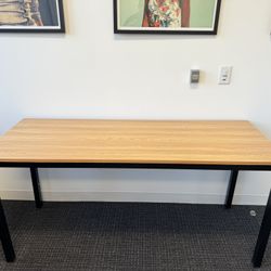 63 X 23.6 And Heigh 29.6 Office Table Really Nice Quality - Excellent Condition 