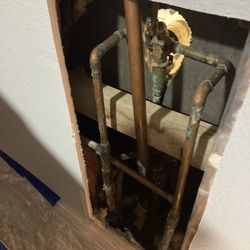 Se Ase Todo Tipo De Trabajo De Plomeria Y Se Istala Toiled Y disposal Y Reparation De Lavadora Y Secadora Y Hielera Y Tambien Beles Electrico