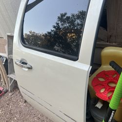 Passager Door Rear Gmc Yukon 2007-2014