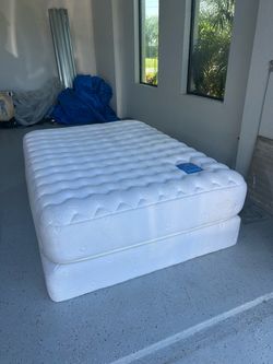 Full size Prana mattress and foundation includes mattress protector, mattress pad and comforter I deliver The mattress is pristine Retail $3,489 Yo