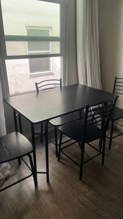 Table with 4 Chairs