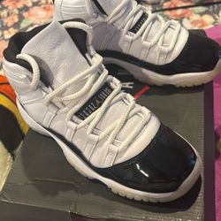 Air Jordan 11s (GS) Concord 