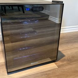 16 Bottle Wine Refrigerator