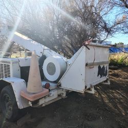 WOOD CHIPPER MACHINERY 