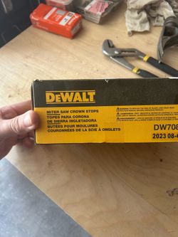 Mitter saw crown stops