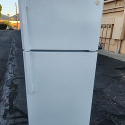Refurbished GE 18cf 30" White refrigerator 