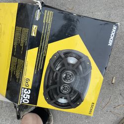 Kicker 2-3 Way Speakers, 350 W Peak Used , One Box Only 40$ For It LMK I Can Delver In Town Or Meet Up 